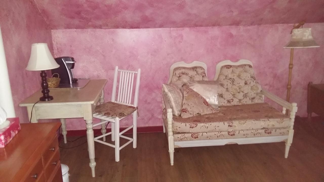 Gite Agricole Les Lilas Saint Wenceslas エクステリア 写真
